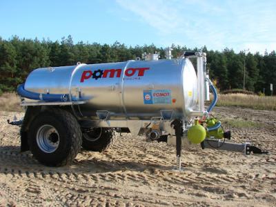 POMOT 10 000 L egytengelyes szippantókocsi